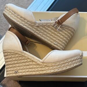 NIB Michael Kors Cream Canvas Espadrille Wedge Sandals with Tan Leather Strap